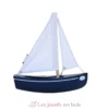 Bateau Le Sloop bleu marine 21cm - Maison Tirot