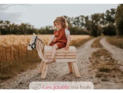 Cheval de bois compact beige Small Foot Compagny