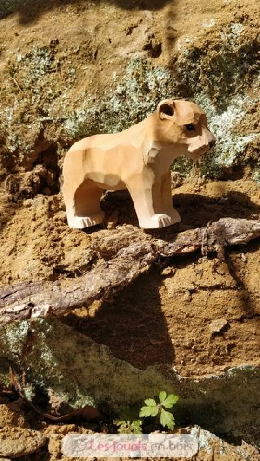 Figurine Lionceau en bois, beige marron - Wudimals