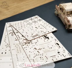 La voiture volante Ford Anglia - Puzzle 3D mécanique en bois - Ugears