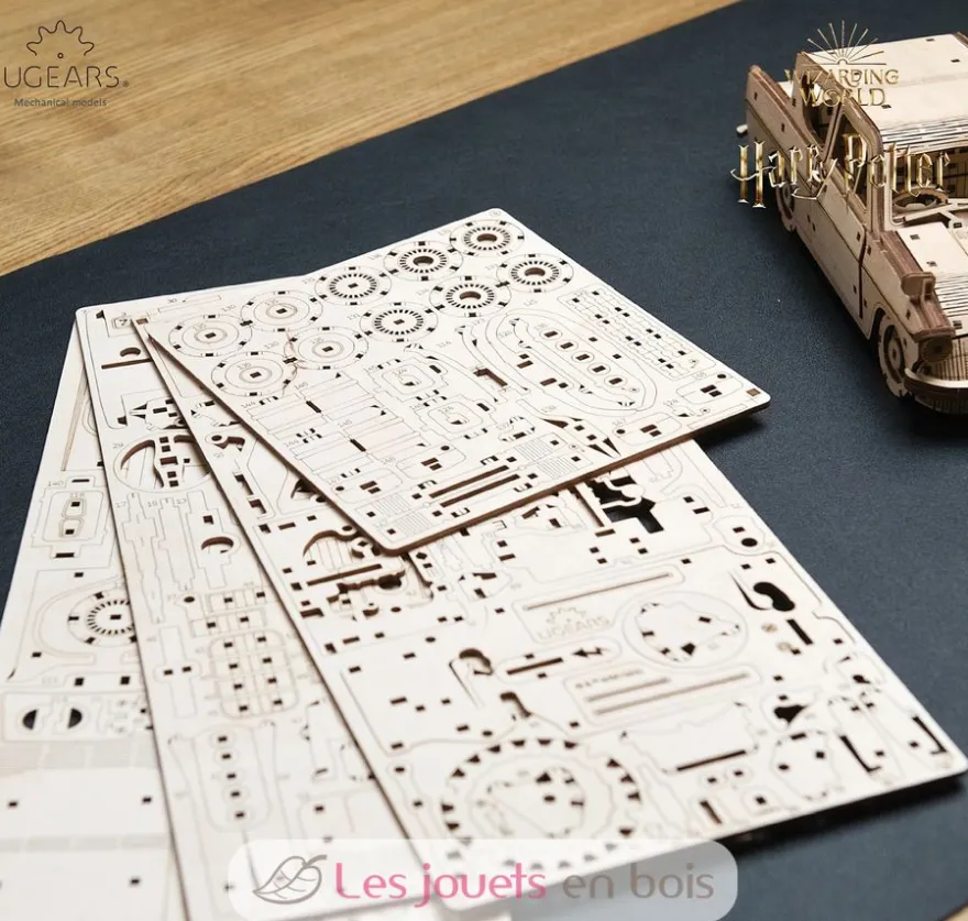 La voiture volante Ford Anglia - Puzzle 3D mécanique en bois - Ugears