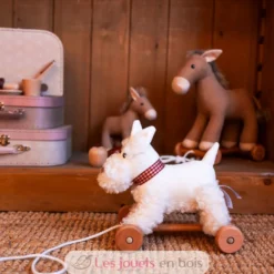 Lola le chien à tirer blanc - Egmont Toys