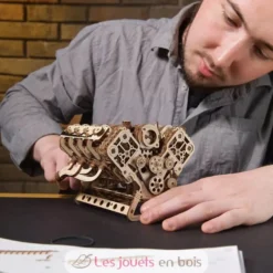 Moteur V8 - Puzzle 3D mécanique en bois - Ugears