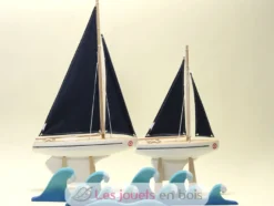 Voilier Le Beajour voile bleue 40cm - Maison Tirot